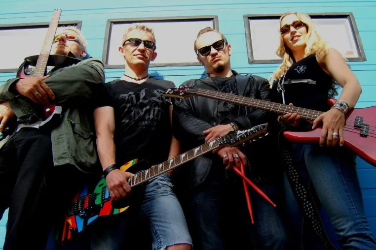 Bild: Oldenburger Hardrockband "GENTILITY" live auf dem HÜTTE ROCKT - FESTIVAL 2012