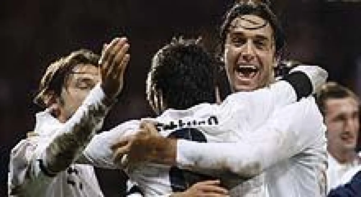 Fußball-Europameisterschaft 2008: Luca Toni (rechts) feiert im Spiel gegen Schottland