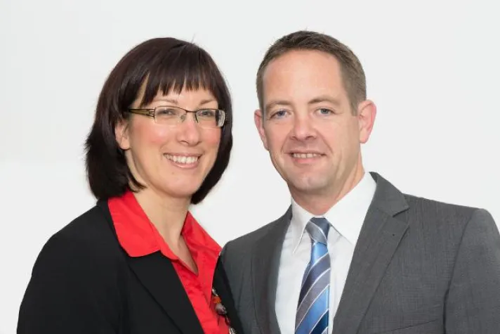 Honorarberater Stefanie Kühn und Markus Kühn erneut unter den Top 50 der Finanzberater Deutschlands Bild: Honorarberater Stefanie Kühn und Markus Kühn erneut unter den Top 50 der Finanzberater Deutschlands