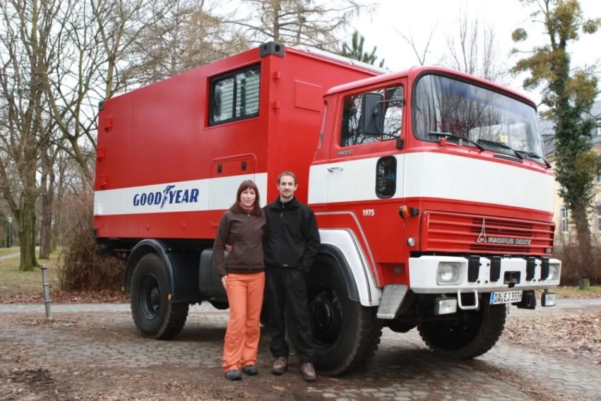 Jan Riedel und Esther Krings wollen mit der Feuerwehr und Goodyear einmal um die Welt.