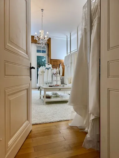 Brautmoden Schwarzwald - Brautmodengeschäft mit Bridal Lounge Bild: Brautmoden Schwarzwald - Brautmodengeschäft mit Bridal Lounge