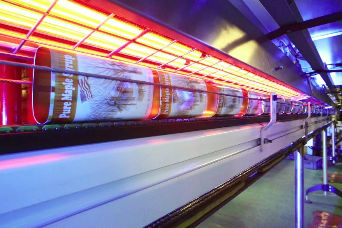 Infrarot-Wärme hilft Lacke auf Schweißnähten von Dosen effizienter zu trocknen.