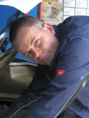 Kundendienst wird bei älteren Autos oft vernachlässigt Bild: Kundendienst wird bei älteren Autos oft vernachlässigt