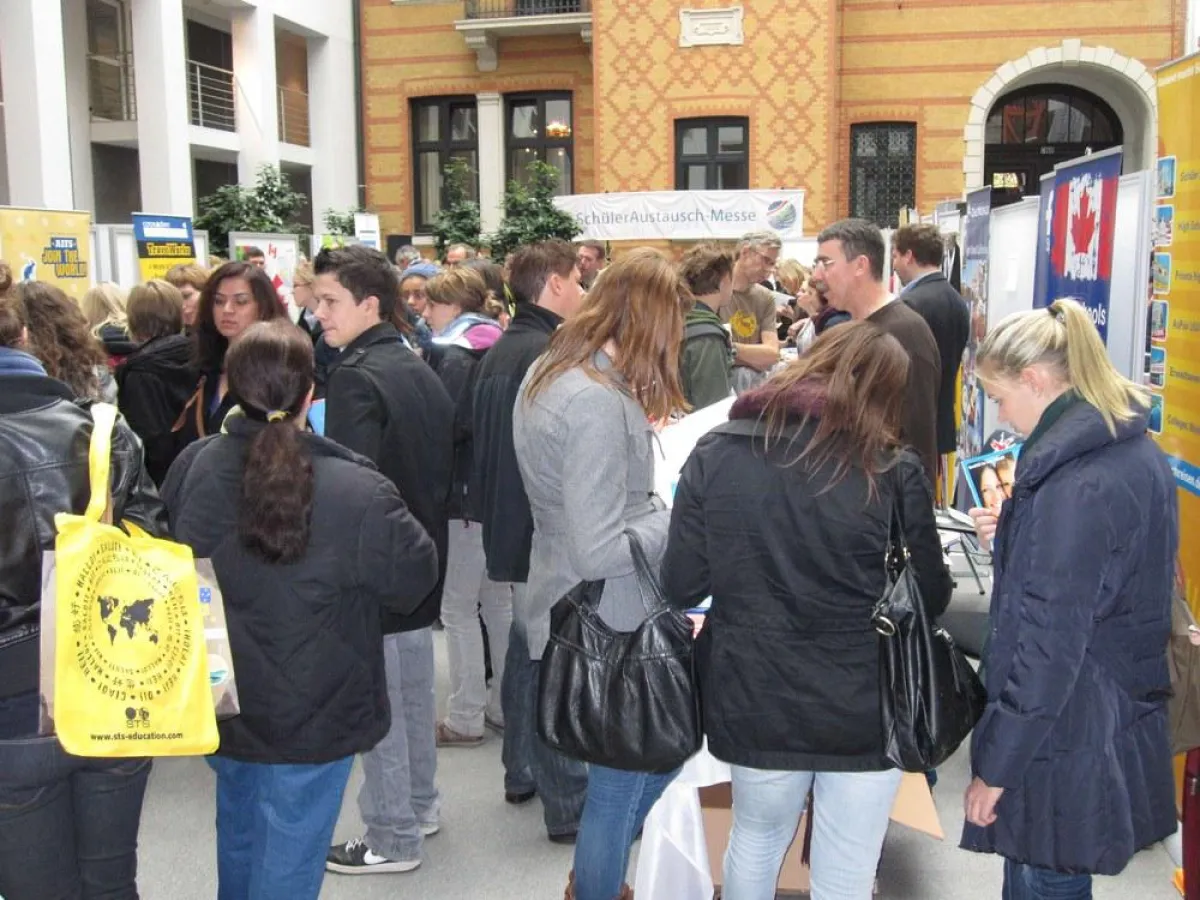 Großes Interesse an der SchülerAustausch Messe (Foto: Dt. Stiftung Völkerverständigung)