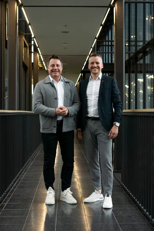 Frank Schmidt, CEO bei Onventis und Raphael Rottenau, Director France bei Onventis (© Onventis GmbH)