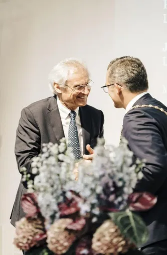 HHL verleiht Ehrendoktorwürde an Prof. Henning Kagermann Bild: HHL verleiht Ehrendoktorwürde an Prof. Henning Kagermann