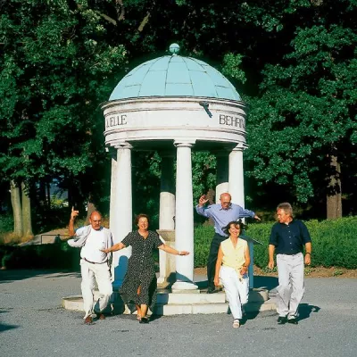 Bild: Gegen Rückenschmerzen verknüpft das Calciumsole-Heilbad Bad Suderode Gesundheit mit Genuss