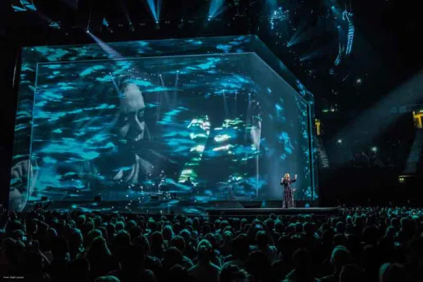 Bild: ROBE BMFL sagt bei Adele „Hello“