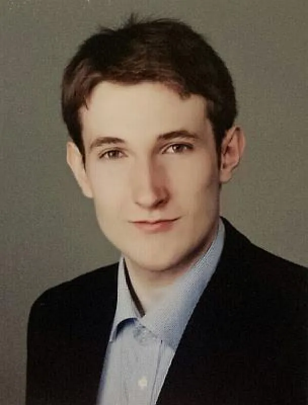 Anton Baev ist der erste Student, der das neue Fernmasterangebot der Hochschule ab Wintersemester 20