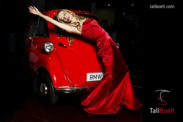 Moderne Eleganz trifft auf klassische Isetta Schönheit Bild: Moderne Eleganz trifft auf klassische Isetta Schönheit