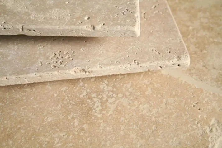 Bild: Trend 2008: Rustikaler Naturstein fürs Wohnzimmer