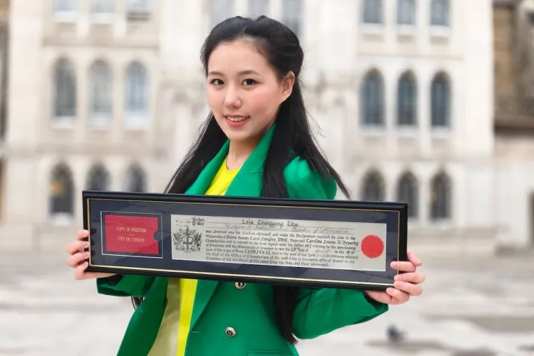 Vom Konzertsaal zur Guildhall: Leia Zhu, 19, erhält die Ehrenbürgerschaft der Stadt London Bild: Vom Konzertsaal zur Guildhall: Leia Zhu, 19, erhält die Ehrenbürgerschaft der Stadt London