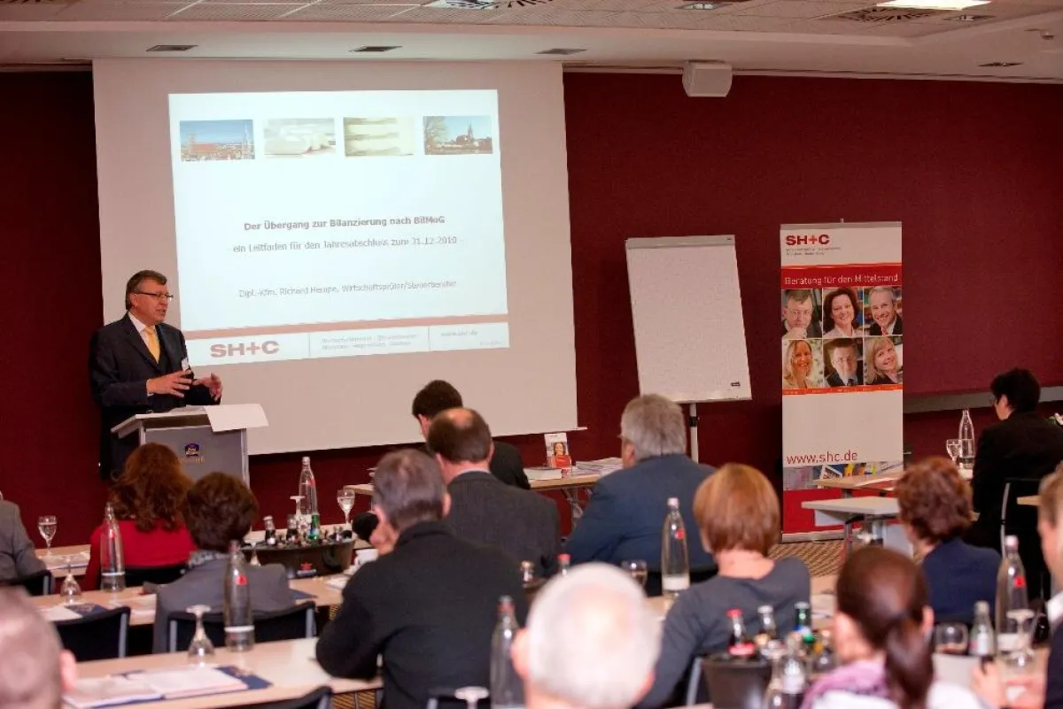Wirtschaftsprüfer Richard Hempe referiert beim SH+C-Workshop