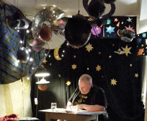 Bild: E.T. 101 – Eine galaktische Lesung in Theaterhof Priessenthal