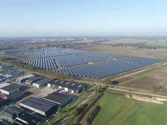 Bild: Freiflächen-Solaranlage Almelo, Niederlande - Groß, international und mängelfrei