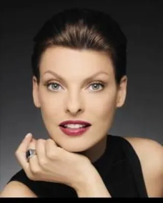 Bild: STUDIO SECRETS PROFESSIONAL - Die neue Make-up Serie inspiriert von Linda Evangelista