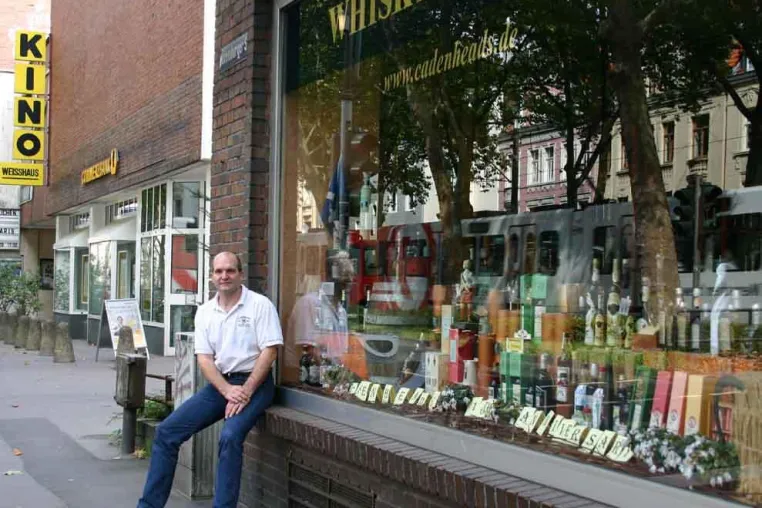Bild: "Cadenhead's Whisky Market" präsentiert Kölner Literatenquartett im Weishauskino am 22. September ab 20:00 Uhr