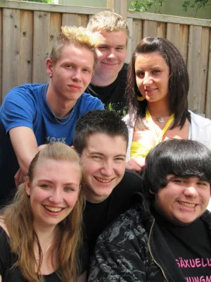 FSJ dual – ein besonderes Angebot für alle, die nicht „nur“ die Schulbank drücken wollen Bild: FSJ dual – ein besonderes Angebot für alle, die nicht „nur“ die Schulbank drücken wollen