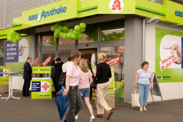 Bild: Riesiger Erfolg bei Neueröffnung der easyApotheke in NRW- Dreifache Kundenzahl gegenüber DocMorris