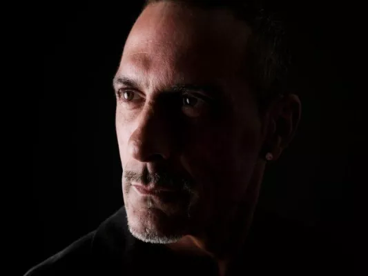 Bild: GAYS.DE im Gespräch mit Supertalent-Finalist Carlos Fassanelli