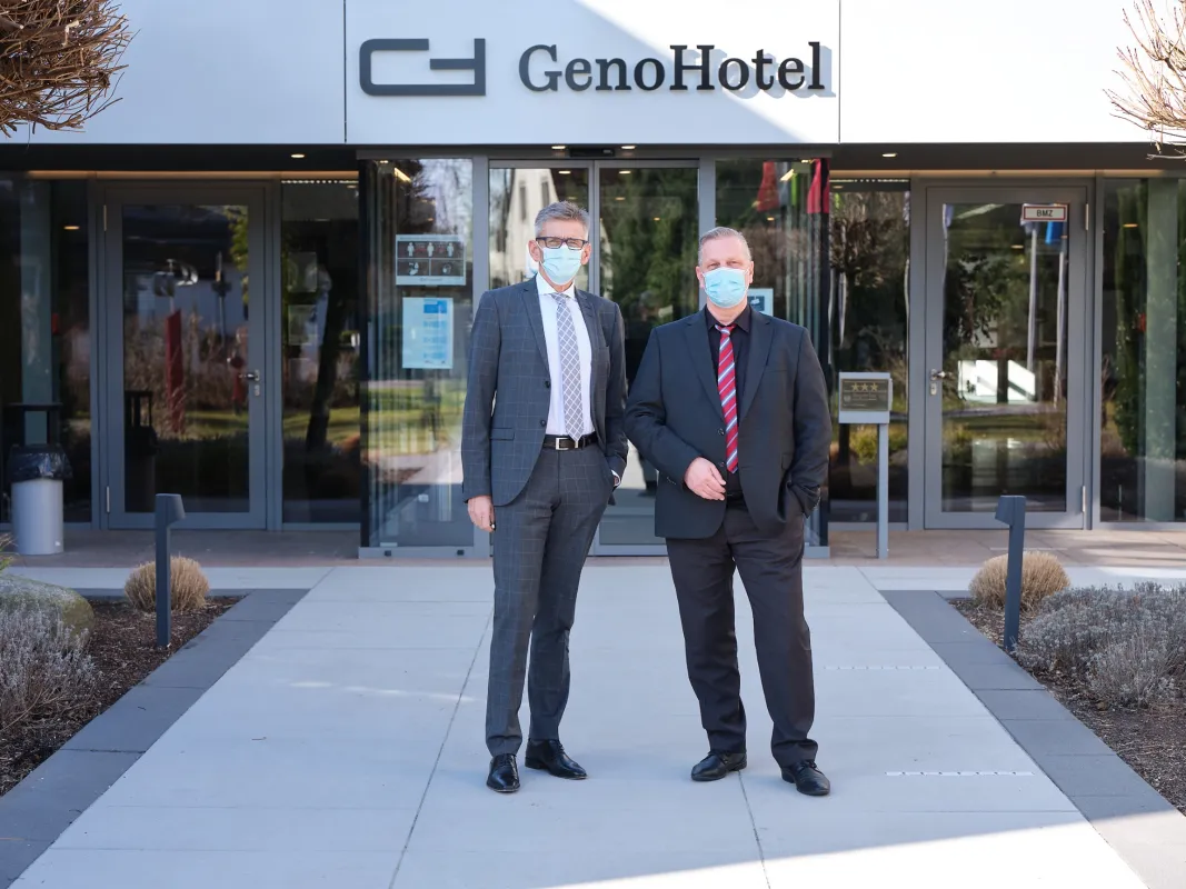 Geschäftsführer GenoHotel Forsbach v. l. n. r. Udo Urner & Dirk-J. Annas (© Copyright 2021 GenoHotel Forsbach )