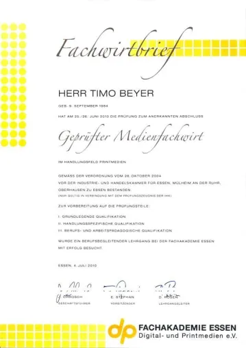 Bild: Timo Beyer verstärkt als frisch gebackener Medienfachwirt die TEAMWORKer