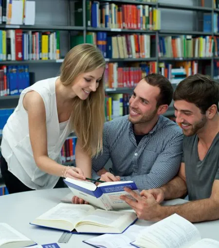 Bild: Karriere in der Gesundheitswirtschaft: Rheinische Fachhochschule stellt Bachelor-Studium Medizinökonomie vor