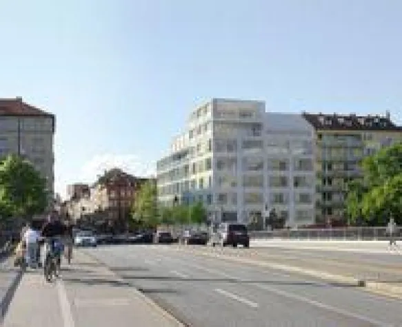 Bild: Eckgrundstück Fraunhoferstraße: Aus eingeschossigem Behelfsbau wird Tor in die Kernstadt