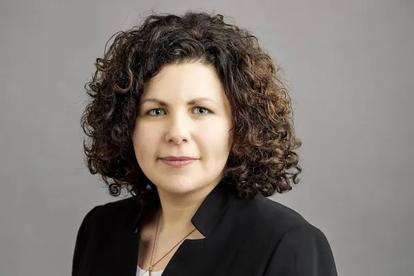 Amira Mohamed Ali auf dem Landesparteitag: Die sozial-ökologische Verkehrswende endlich herbeiführen Bild: Amira Mohamed Ali auf dem Landesparteitag: Die sozial-ökologische Verkehrswende endlich herbeiführen