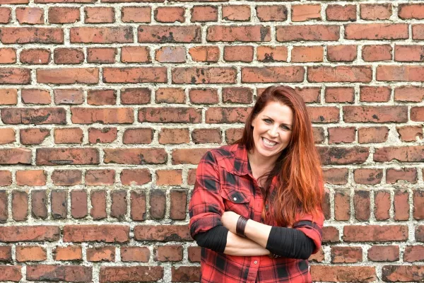 Bild: TV-Expertin Esther Ollick eröffnet die „Werkstatt für Schönes“ in Düsseldorf-Gerresheim