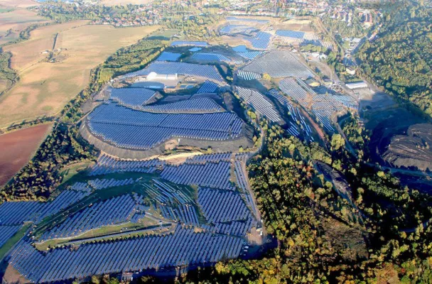 Bild: Industriebrachen sinnvoll nutzen: SRU Solar und Parabel bauen 29 MW-Solarpark bei Eisleben