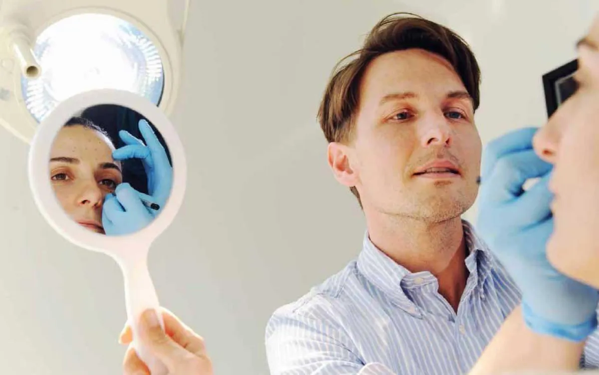 MKG-Chirurg Dr. Franke in seiner Praxis für Mund-, Kiefer- und ästhetische Gesichtschirurgie Berlin