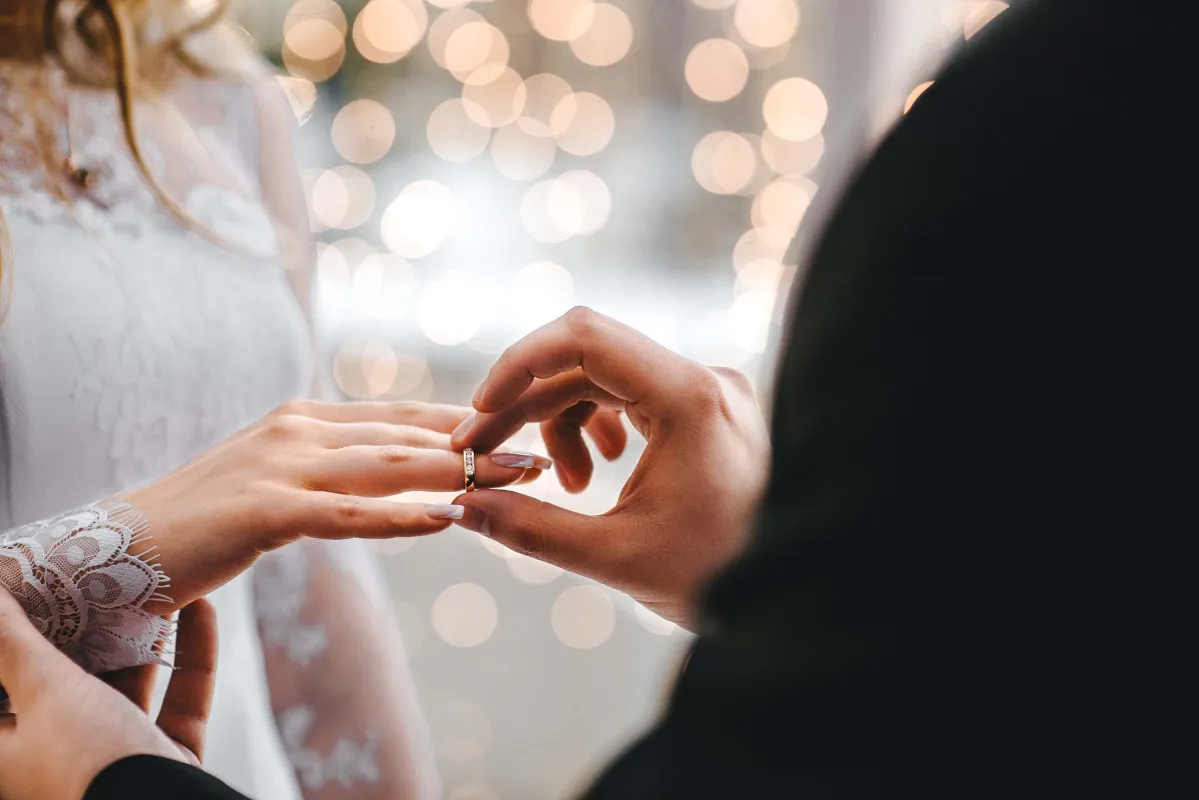 Exklusive Hochzeitsfeiern im Hotel Am Eichenberg (Symbolbild) (© KirylV / Shutterstock.com)