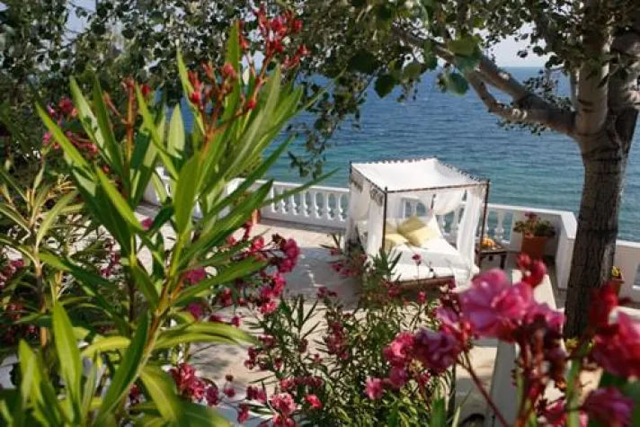 Bild: Im Paradies der Farben - Frühlingserwachen im griechischen Danai Beach Resort & Villas