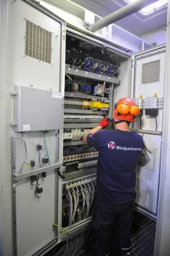 Bild: Windparkservice GmbH - Erstes Unternehmen mit Konformitätsnachweis nach DIN VDE 0105-100