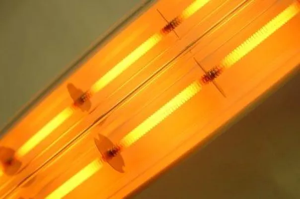 Infrarot-Strahler mit neu entwickeltem QRC Reflektor für Solarzellen Bild: Infrarot-Strahler mit neu entwickeltem QRC Reflektor für Solarzellen