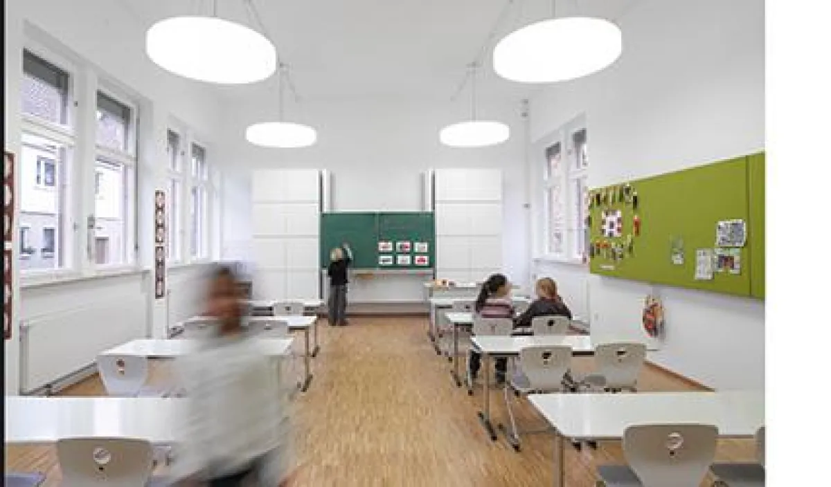 Energieeinsparung in Bildungsstätten: individuelles Lichtmanagement mit RZB light control +3