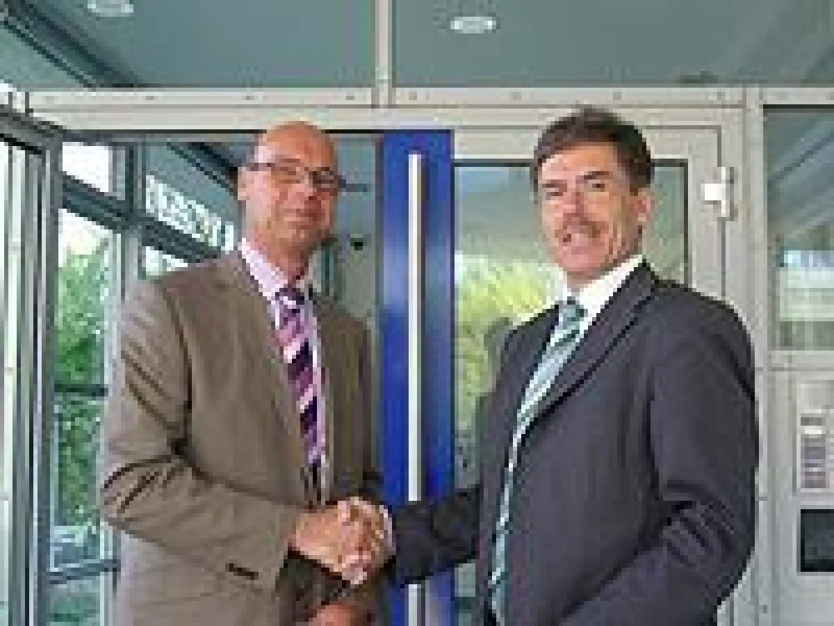 Goossen de Bruin, CEO von Holland House und Martin Kellner, CEO von AKI, Würzburg