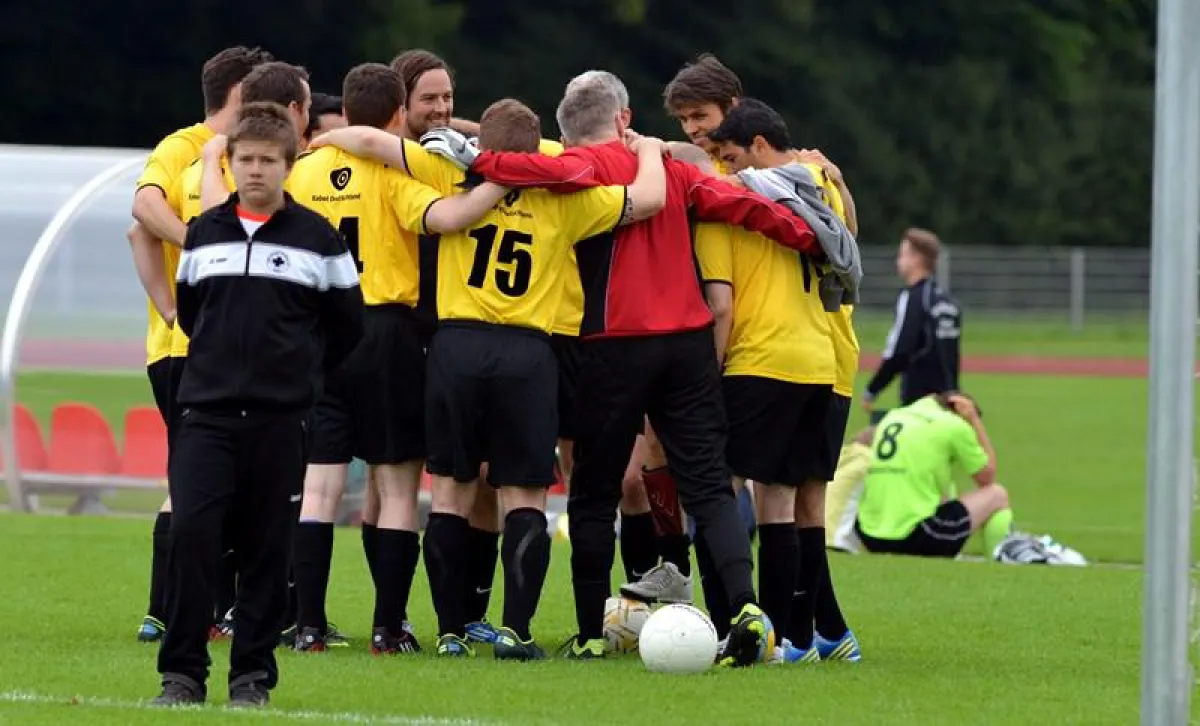 Teamgeist beim Sommer B2SOCCER 2014