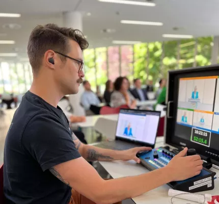 Bild: Hybride Betriebsversammlungen: Effizient, interaktiv und rechtskonform! 