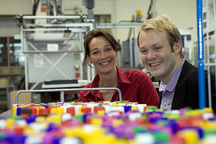 Bild: LOGGIX - Einfach zweifach - Der kreative Spielstein erobert deutsche Kinderzimmer