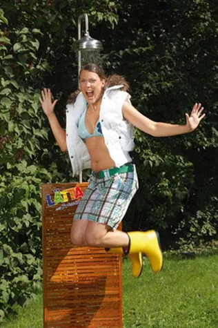 Bild: LÄTTA mit Probiotik sucht Deutschlands verrückteste Duscherin