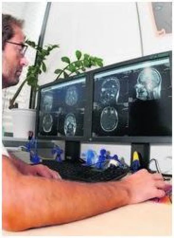 Radiologische Aufnahmen werden per Mausklick abgerufen. (FOTO: MZ)