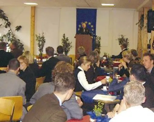 Erfolgreichen Managern über die Schulter geschaut Bild: Erfolgreichen Managern über die Schulter geschaut