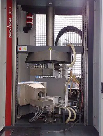 Bild: Prüfung von Katalysator-Lagermatten