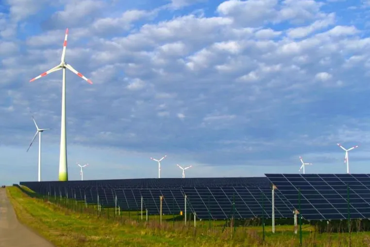 Windräder und Photovoltaikanlagen im Dienste der Versorgungssicherheit Bild: Windräder und Photovoltaikanlagen im Dienste der Versorgungssicherheit