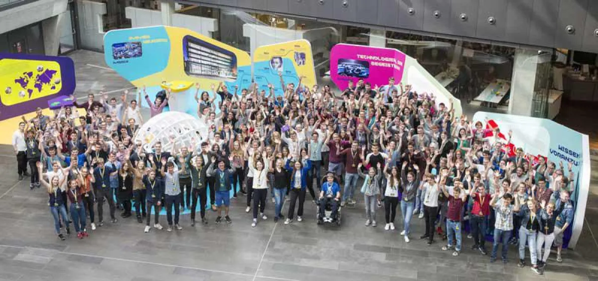Die 182 Finalistinnen beim 53 Bundeswettbewerb Jugend forscht im darmstadtium (Foto: Arne Landwehr)