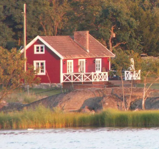 Bild: Gehobeltes Holz und das klassische Rot aus Schweden - es geht doch