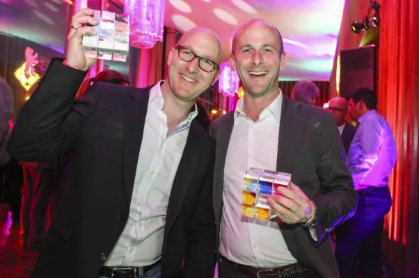 Doppelt abgeräumt: Der Deutsche Preis für Onlinekommunikation 2013 geht zweimal an menadwork Bild: Doppelt abgeräumt: Der Deutsche Preis für Onlinekommunikation 2013 geht zweimal an menadwork