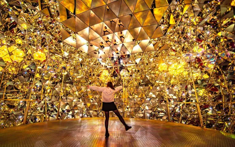 Swarovski Kristallwelten: Lichtfestival 2019 eröffnet Bild: Swarovski Kristallwelten: Lichtfestival 2019 eröffnet